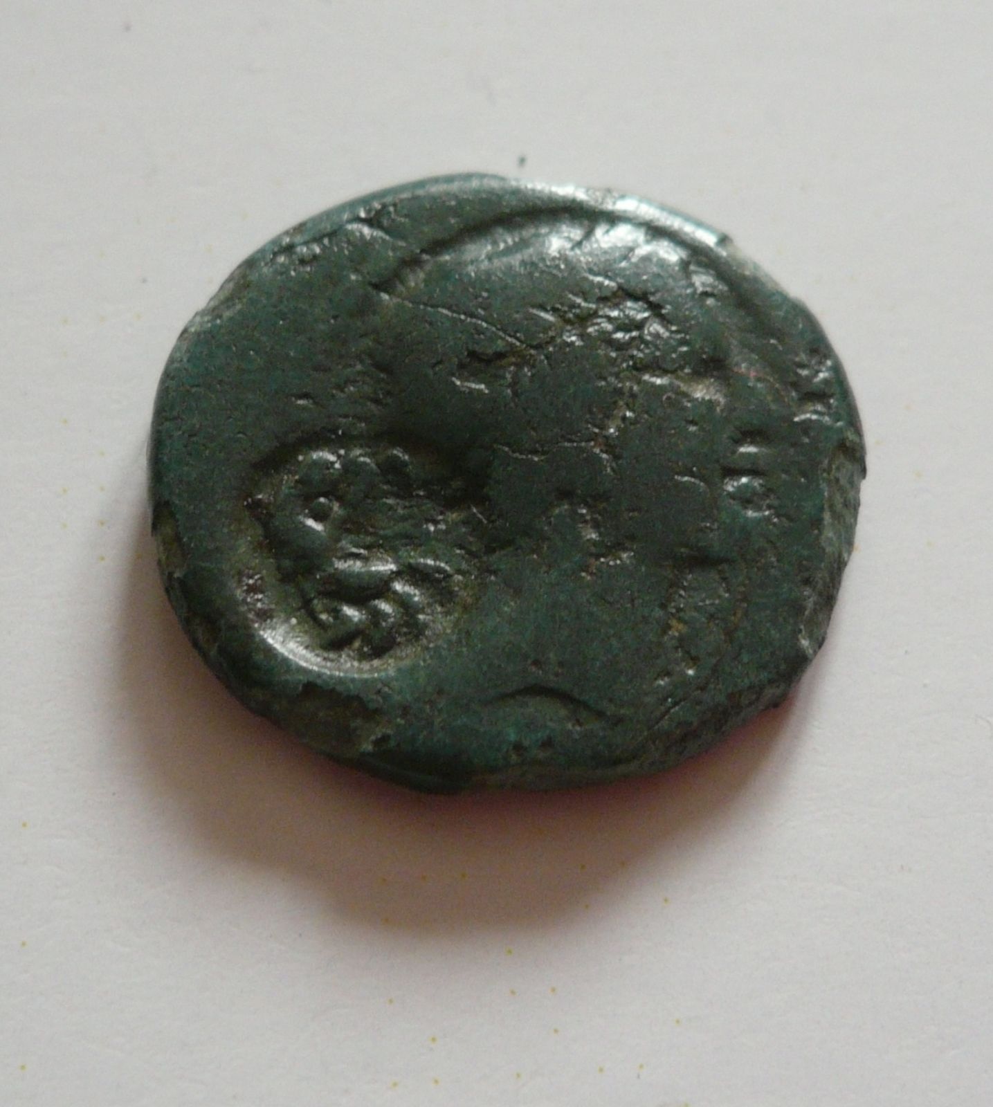 AE-10, 3.stol.př.n.l., Lampsakos, korintská přilbice, Řecko-Mysia