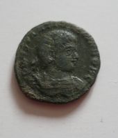AE 3/4, Constantinus I., 307-37, dva vojáci dvě standarty, Řím císařství