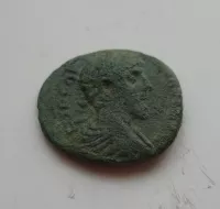 AE 18, Cheron, Commodus, 117-192, Flora, Řím kolonie