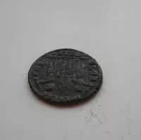 AE 3/4, Constantinus, 2 vojáci, 317-37, Řím císařství