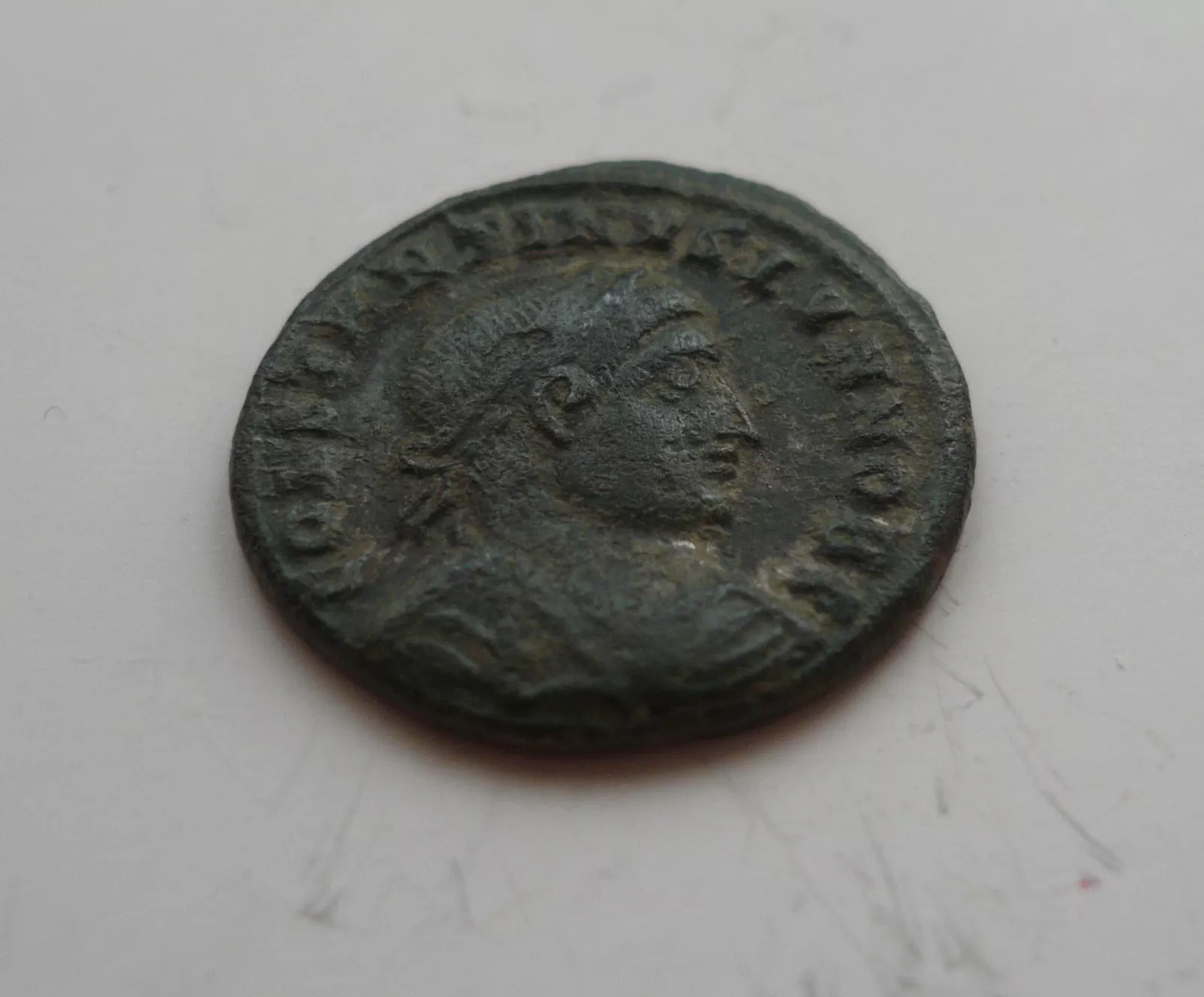 AE 3, Constantinus II.pak Caesar,táborová brána, 317-37, Řím císařství