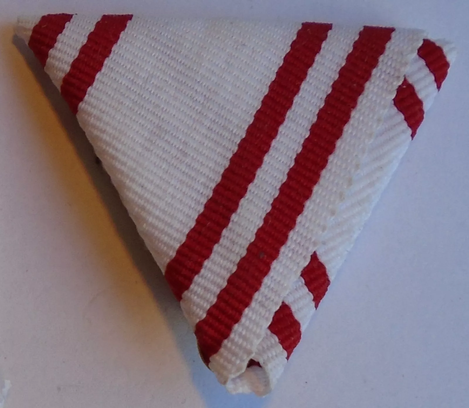 Rakouško červený kříž stužka