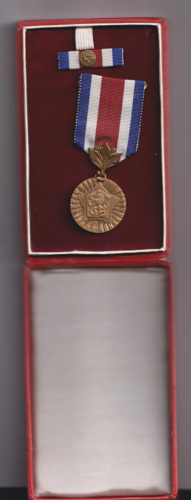 za obětavou práci pro socialismus plus udělovací knížka,ČSSR