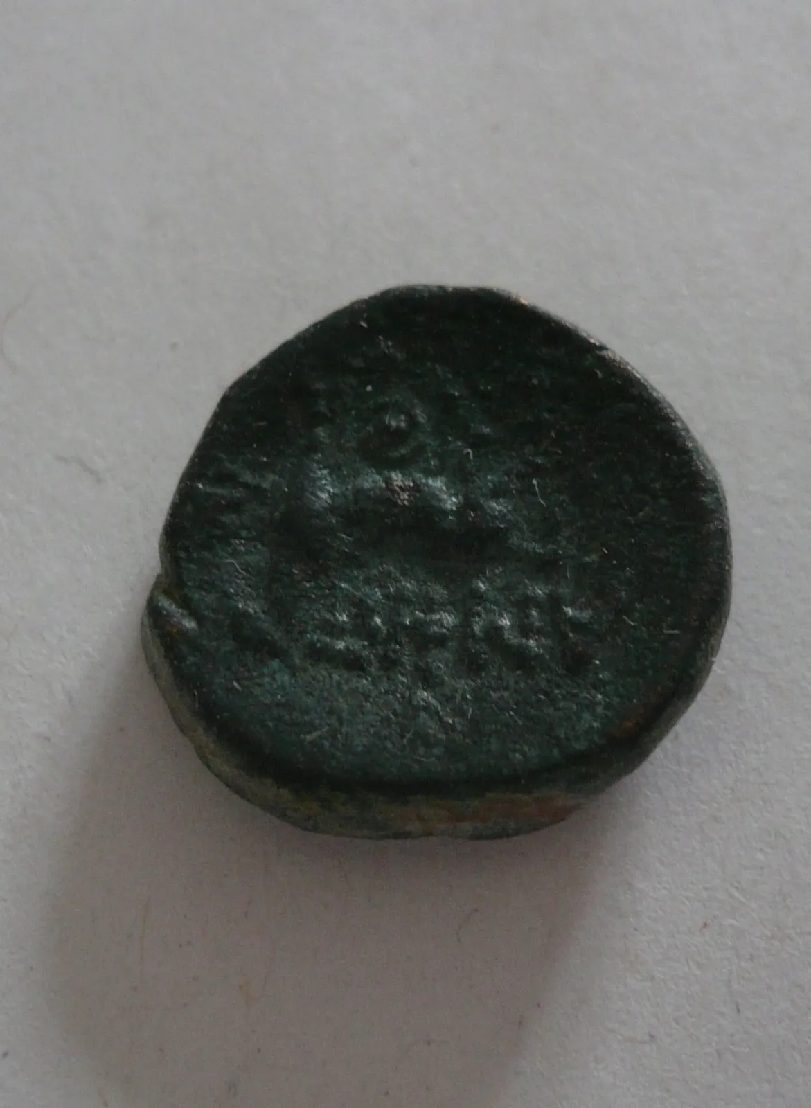AE-16, vousatá hlava, 196-168 př.n.l., Řecko Ampipholis