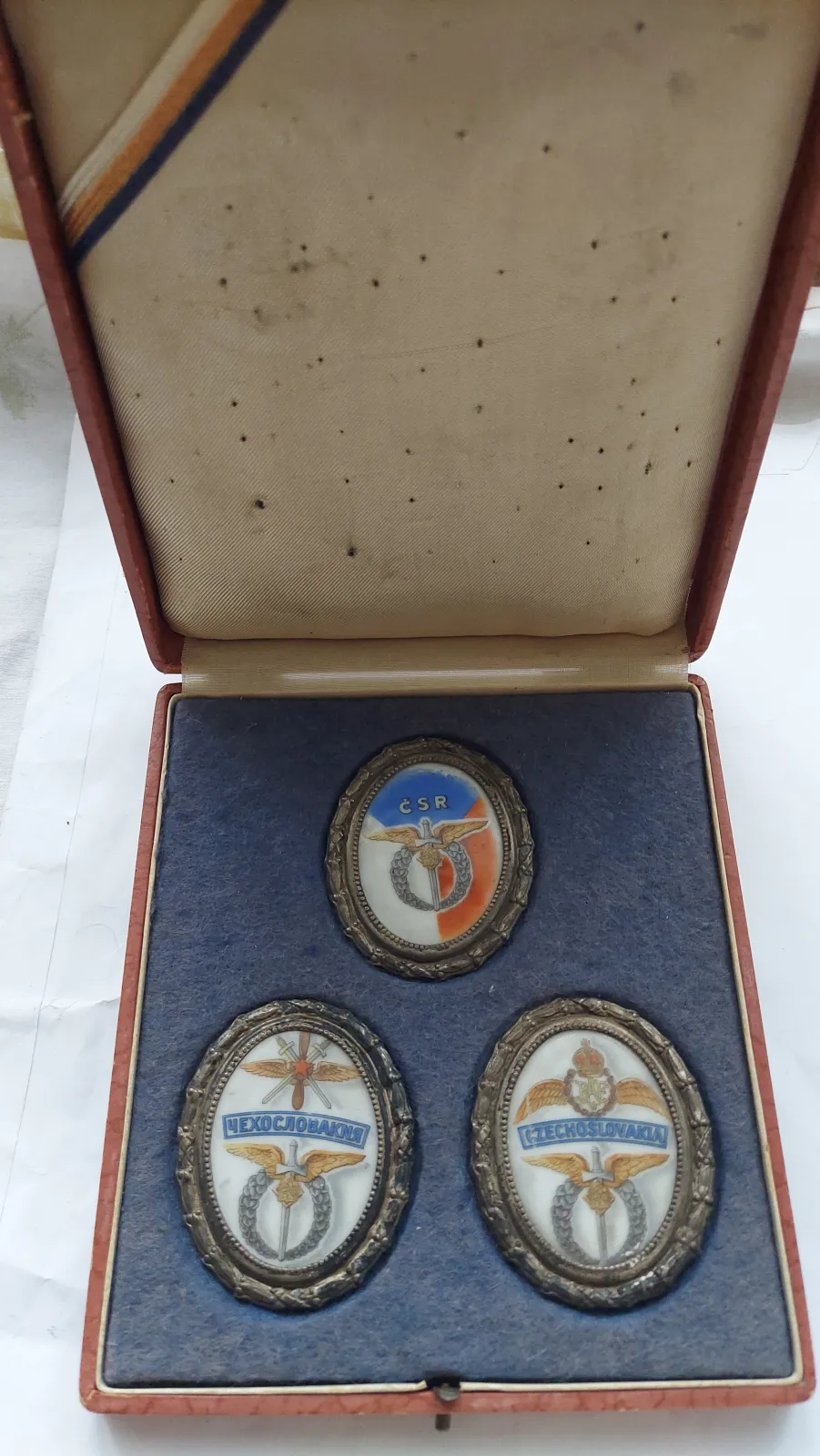 Sada národní letecká sbírka, čs.letci ve VB, porcelán + orig.etue