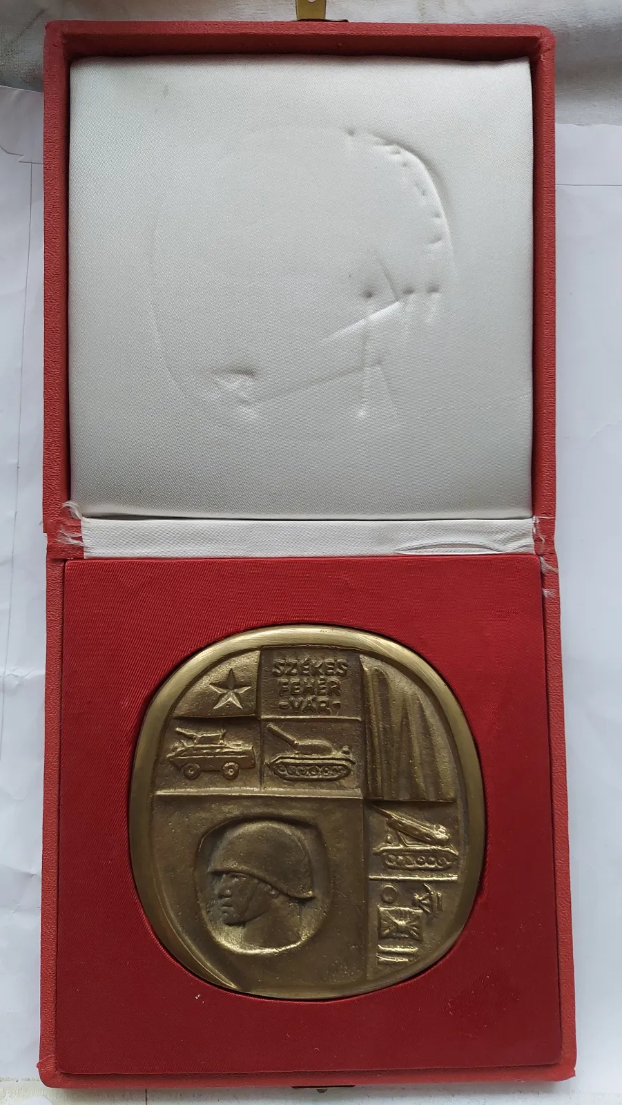 vojenská plaketa prům.10cm + orig.etue, Maďarsko