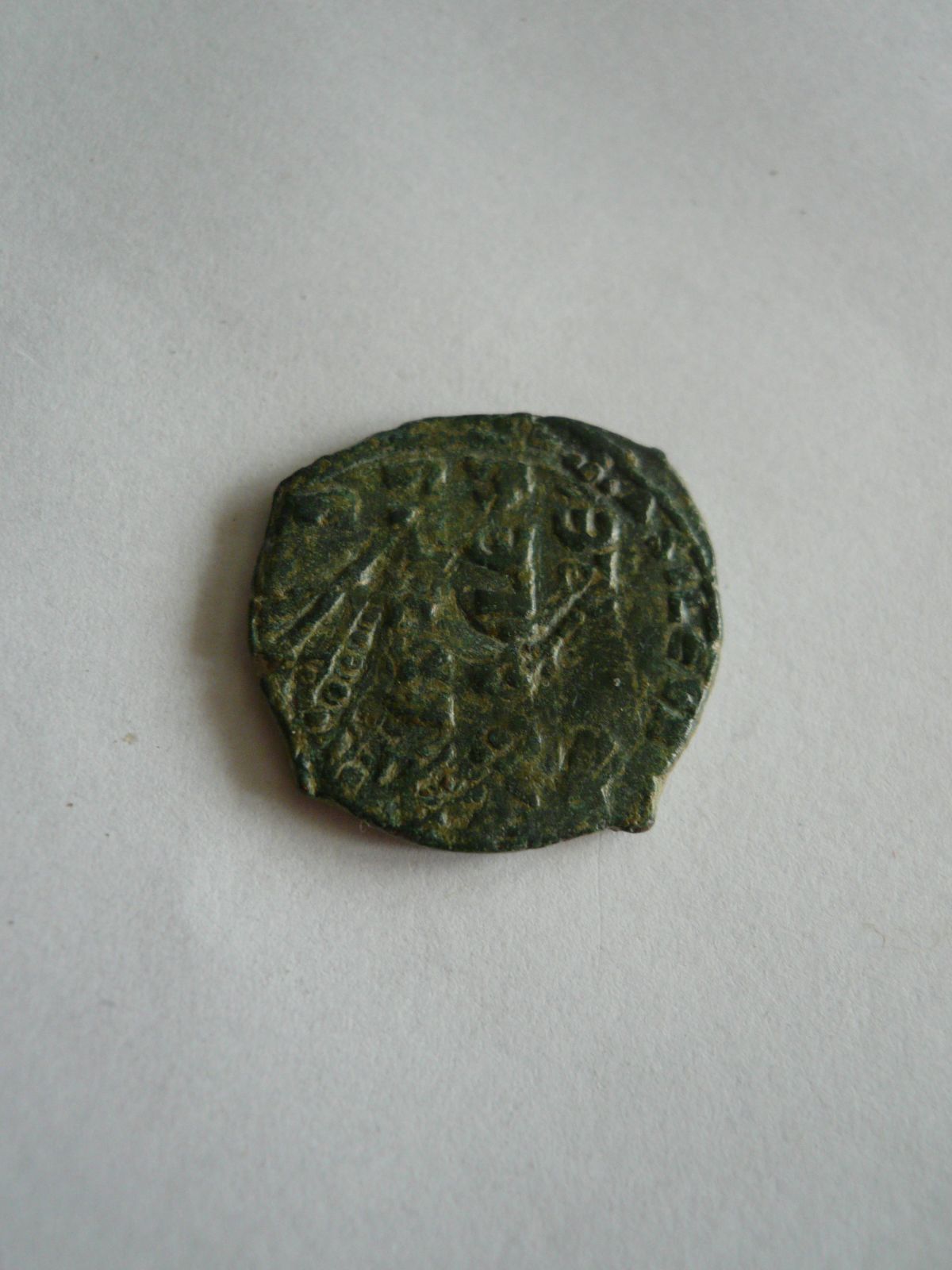 AE-24 Follis, poprsí Krista, Johin I., 969-76, Byzanc
